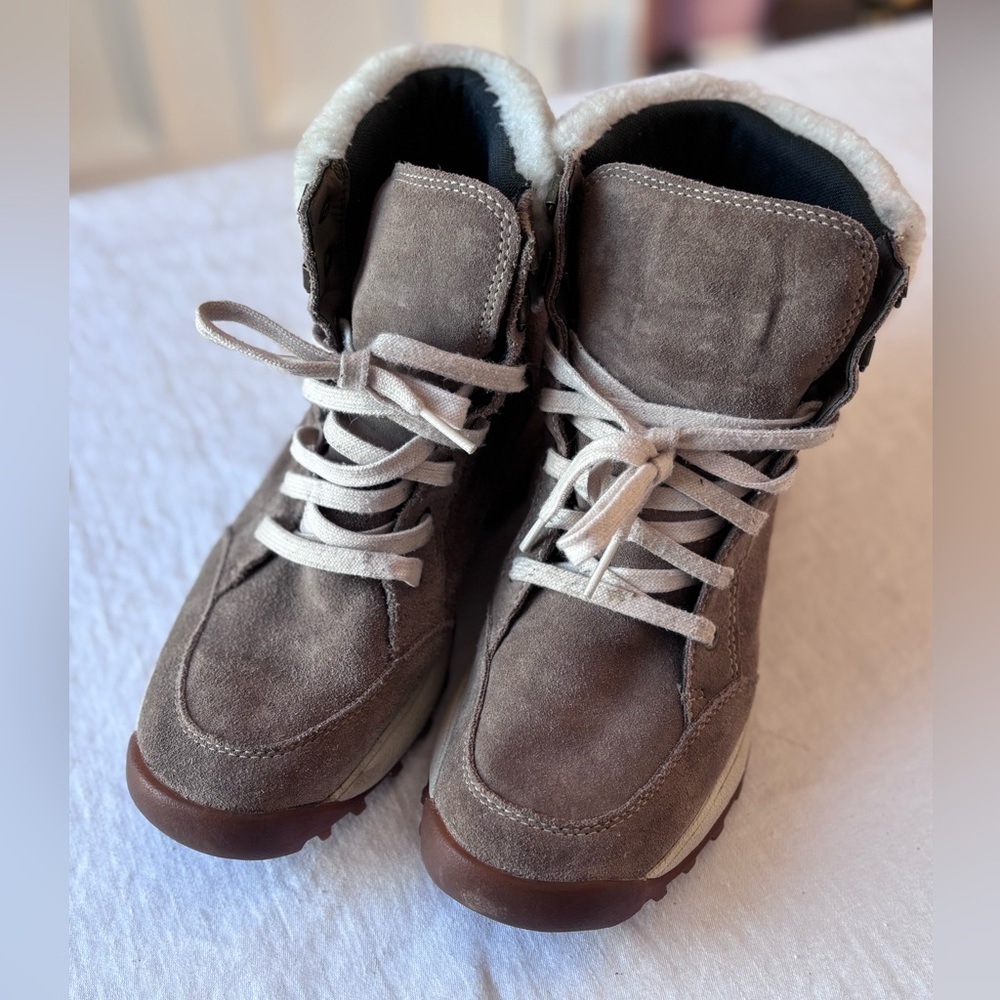 Women’s Timberland Tan Suede Cream Faux Fur Lace Up Boots Size 8